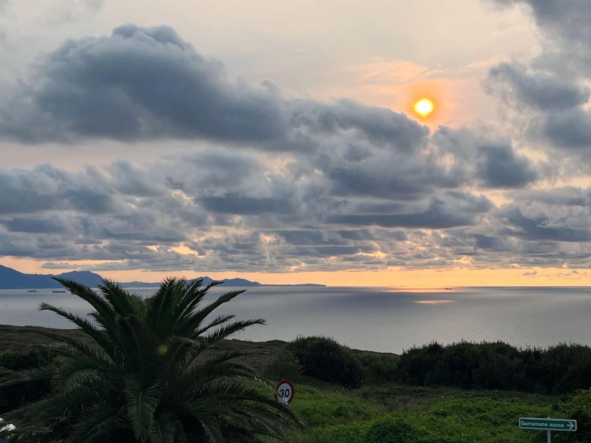 Tu Refugio Junto Al Mar Te Espera Disfruta Final Europa League Apartment Barrika Luaran gambar