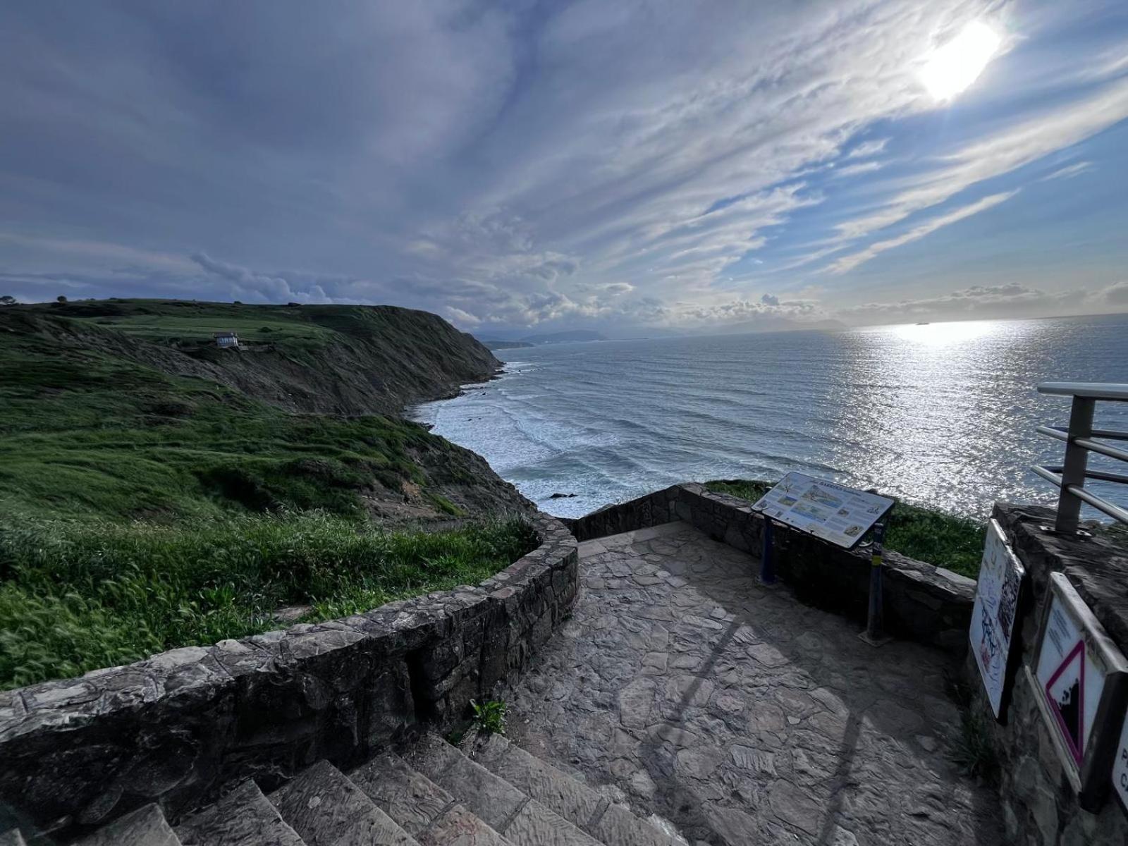 Tu Refugio Junto Al Mar Te Espera Disfruta Final Europa League Apartment Barrika Luaran gambar